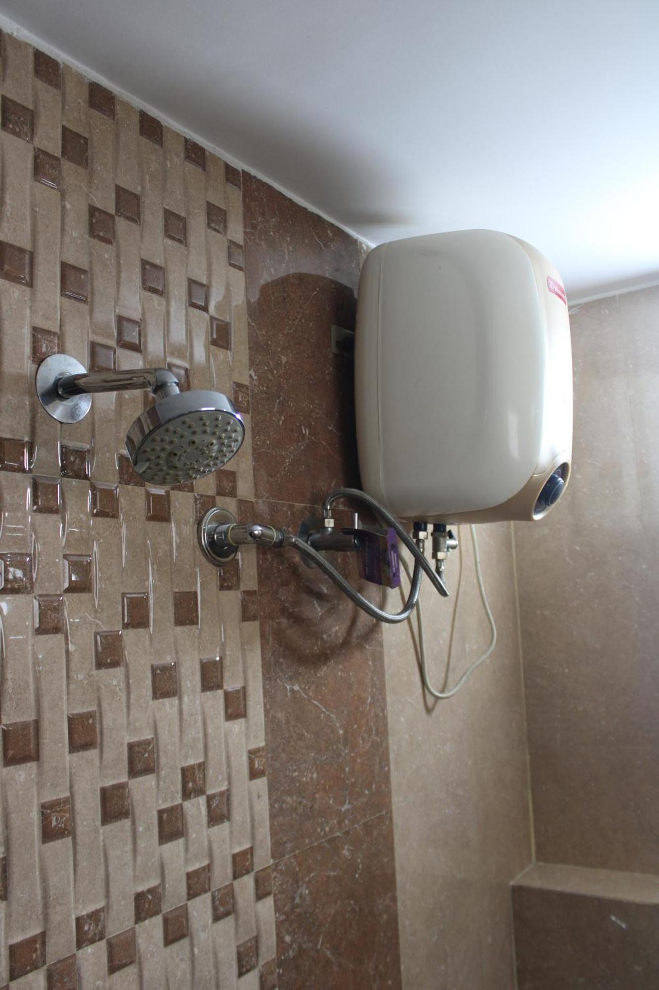 Vp International Hotel Bangalore Bagian luar foto