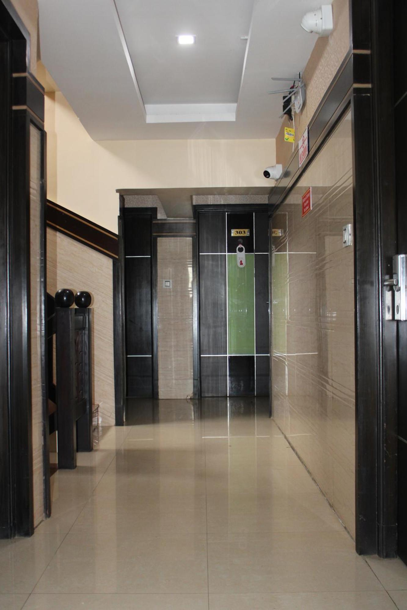 Vp International Hotel Bangalore Bagian luar foto