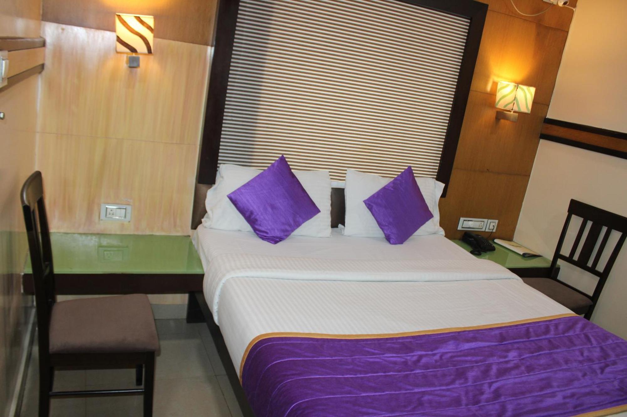 Vp International Hotel Bangalore Bagian luar foto