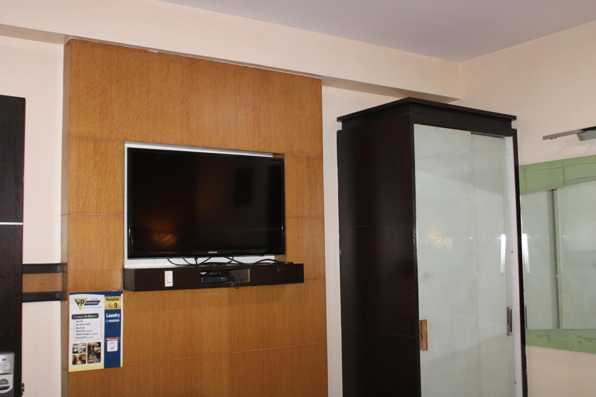 Vp International Hotel Bangalore Bagian luar foto