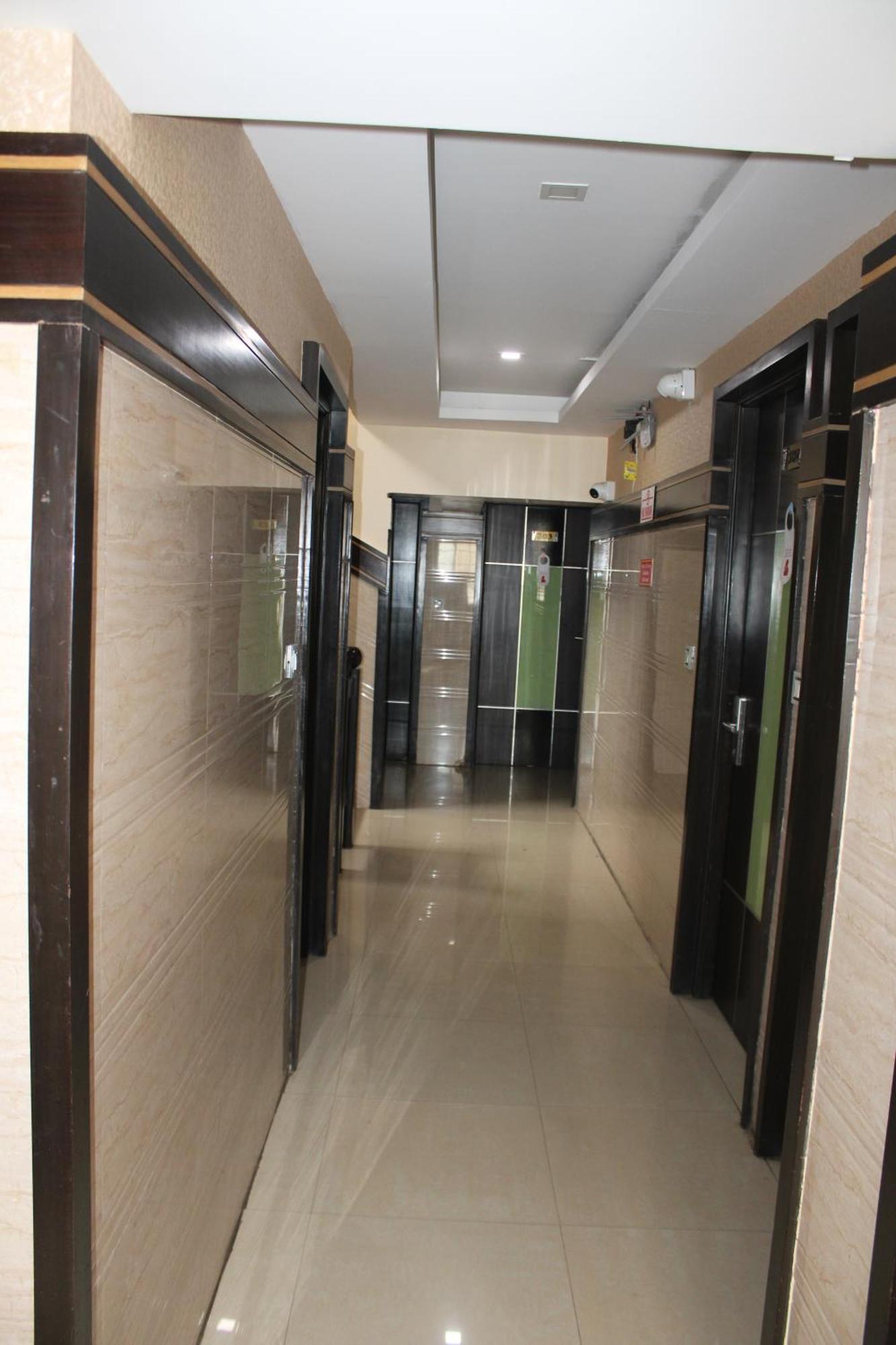 Vp International Hotel Bangalore Bagian luar foto