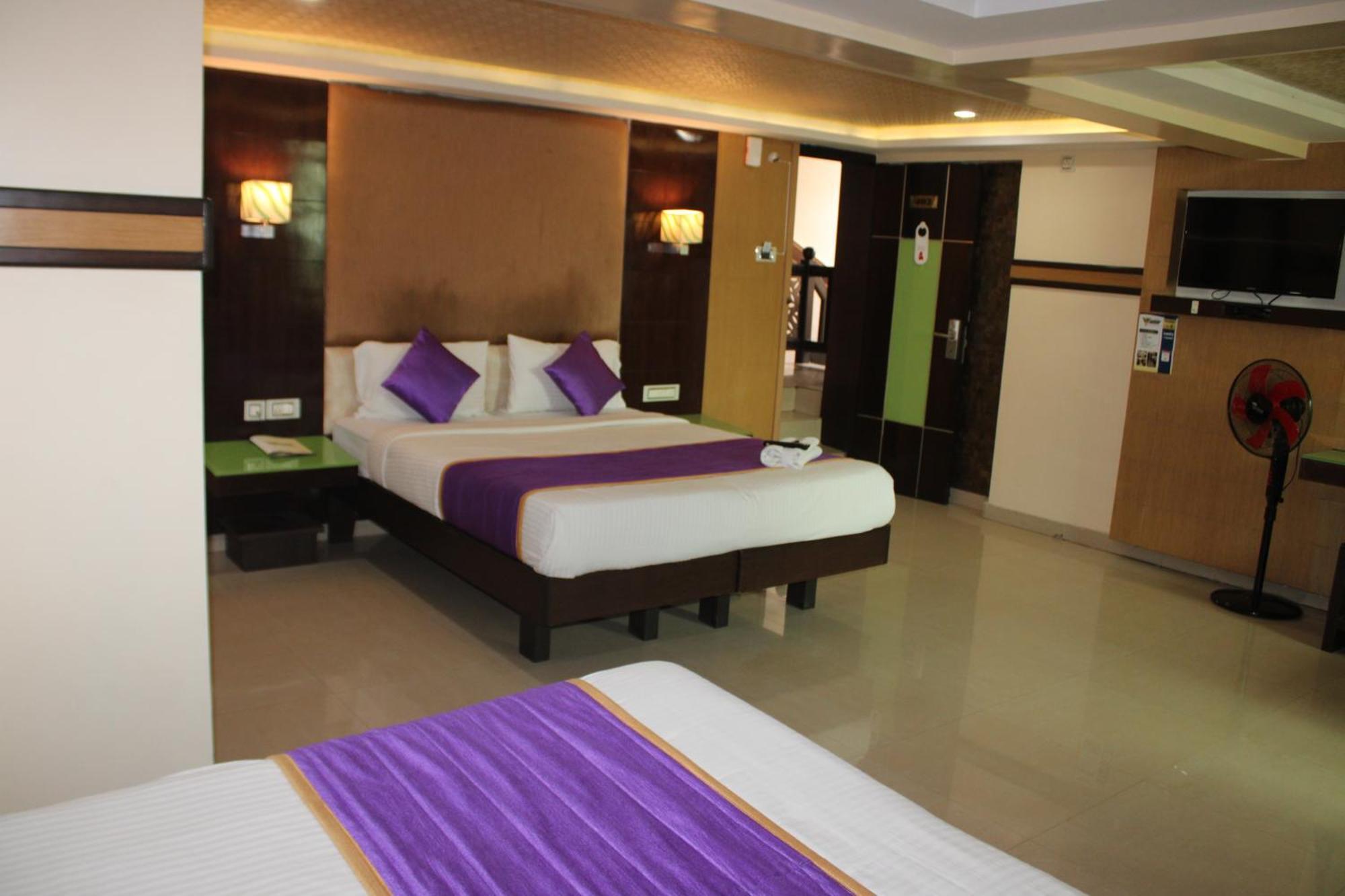 Vp International Hotel Bangalore Bagian luar foto