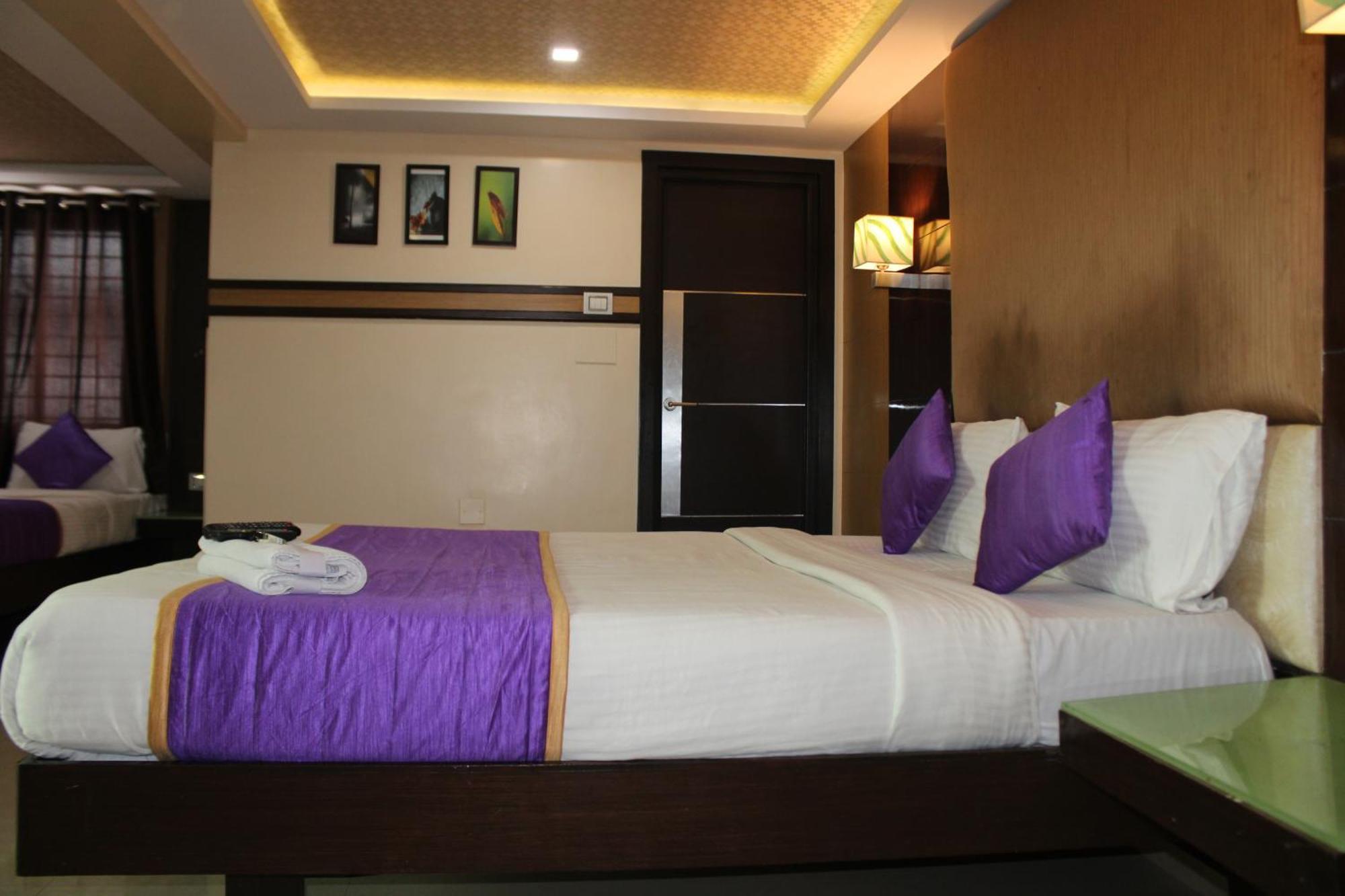 Vp International Hotel Bangalore Bagian luar foto