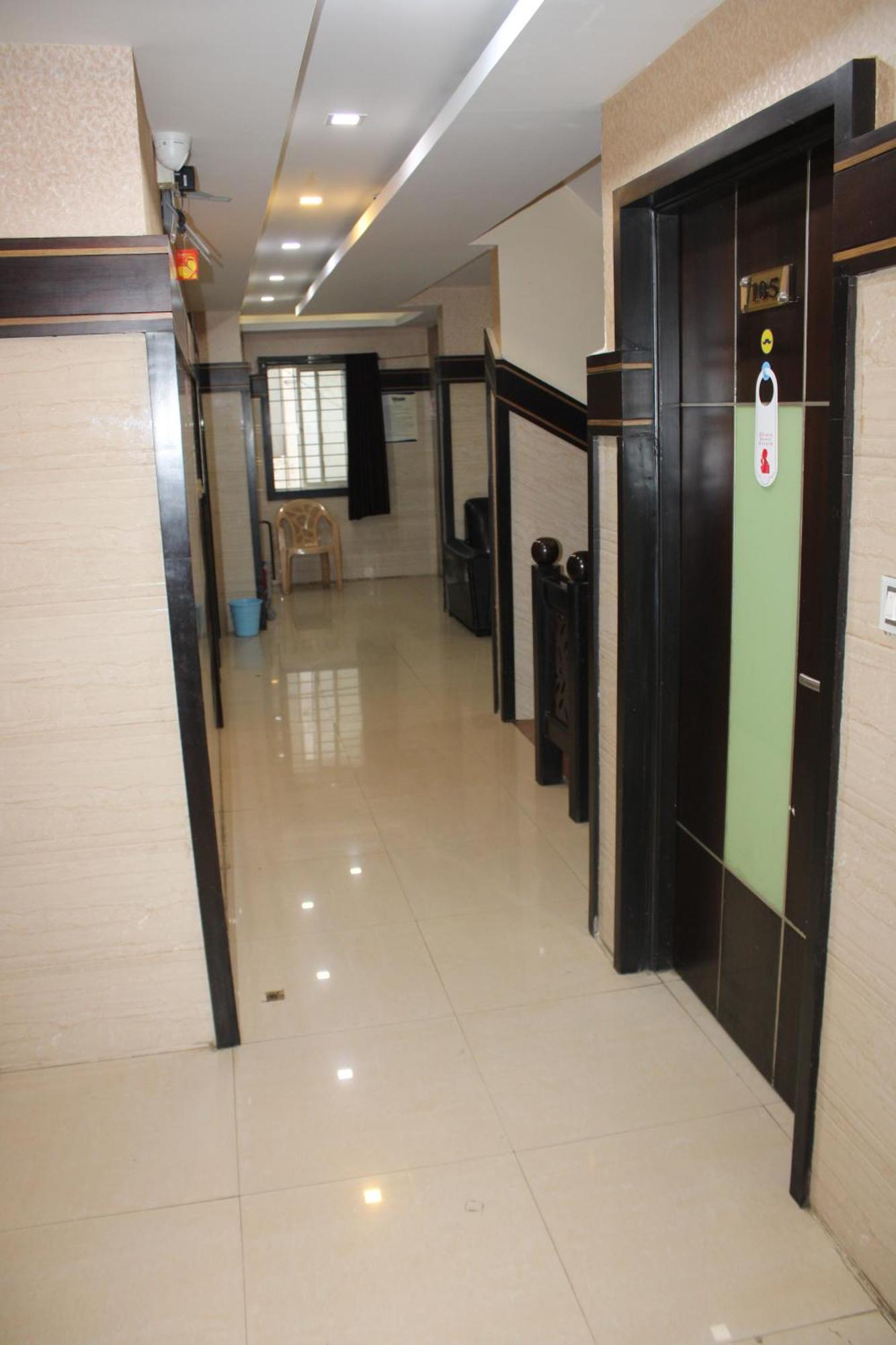 Vp International Hotel Bangalore Bagian luar foto