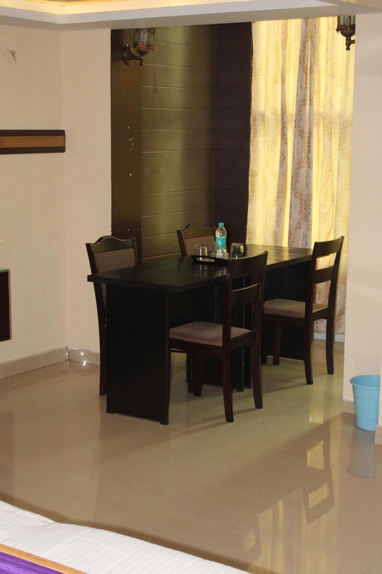Vp International Hotel Bangalore Bagian luar foto