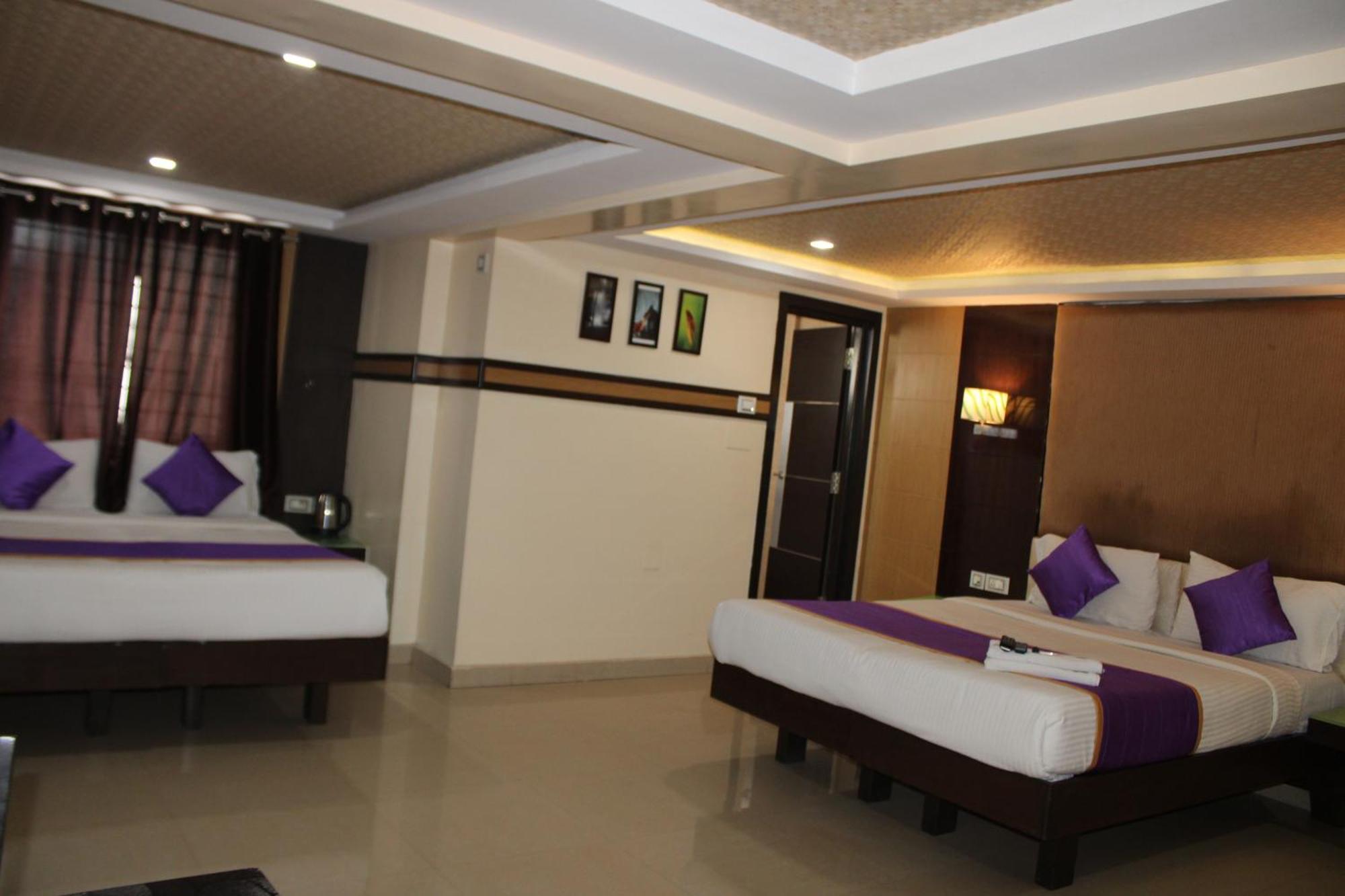 Vp International Hotel Bangalore Bagian luar foto