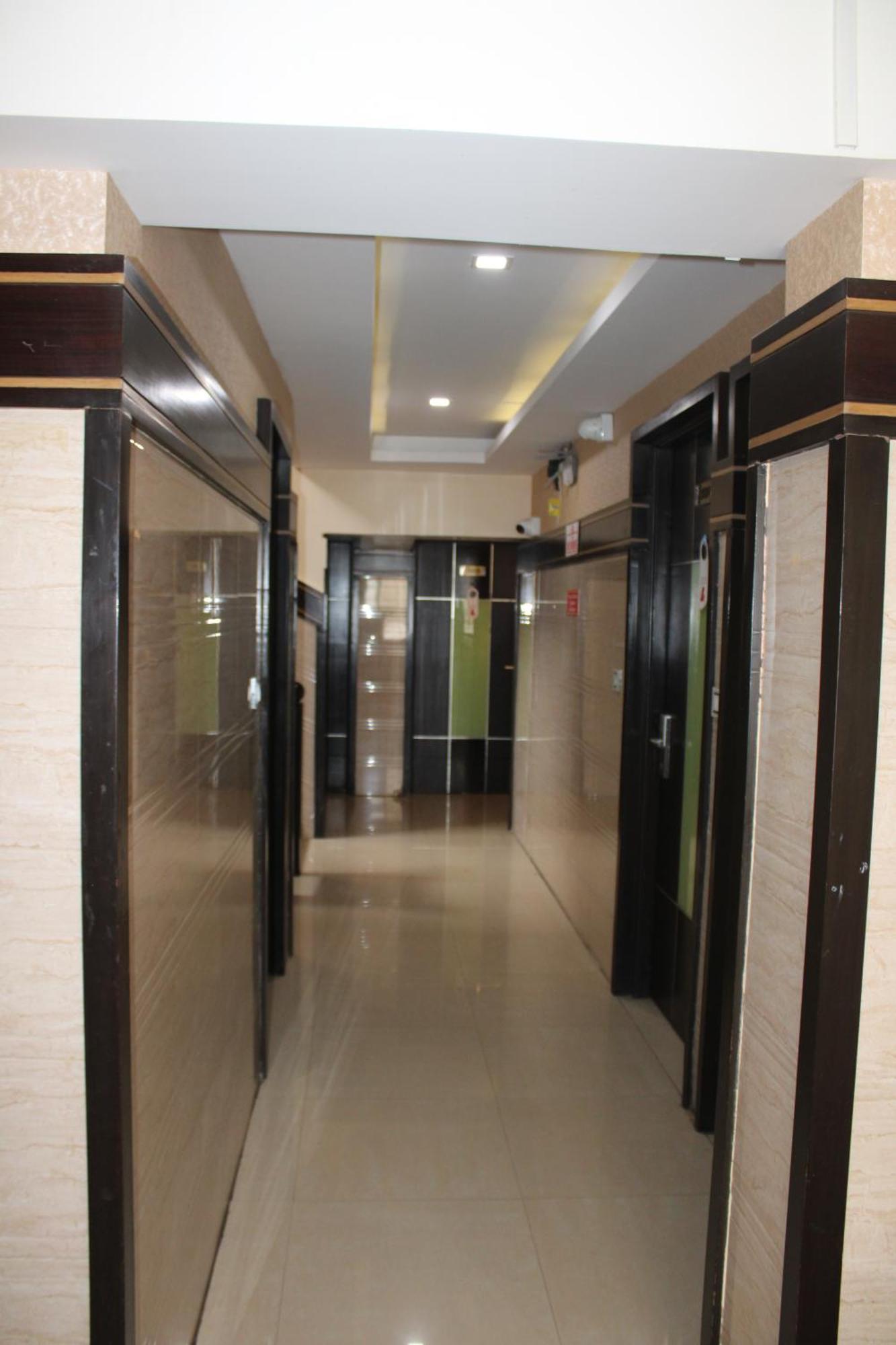 Vp International Hotel Bangalore Bagian luar foto