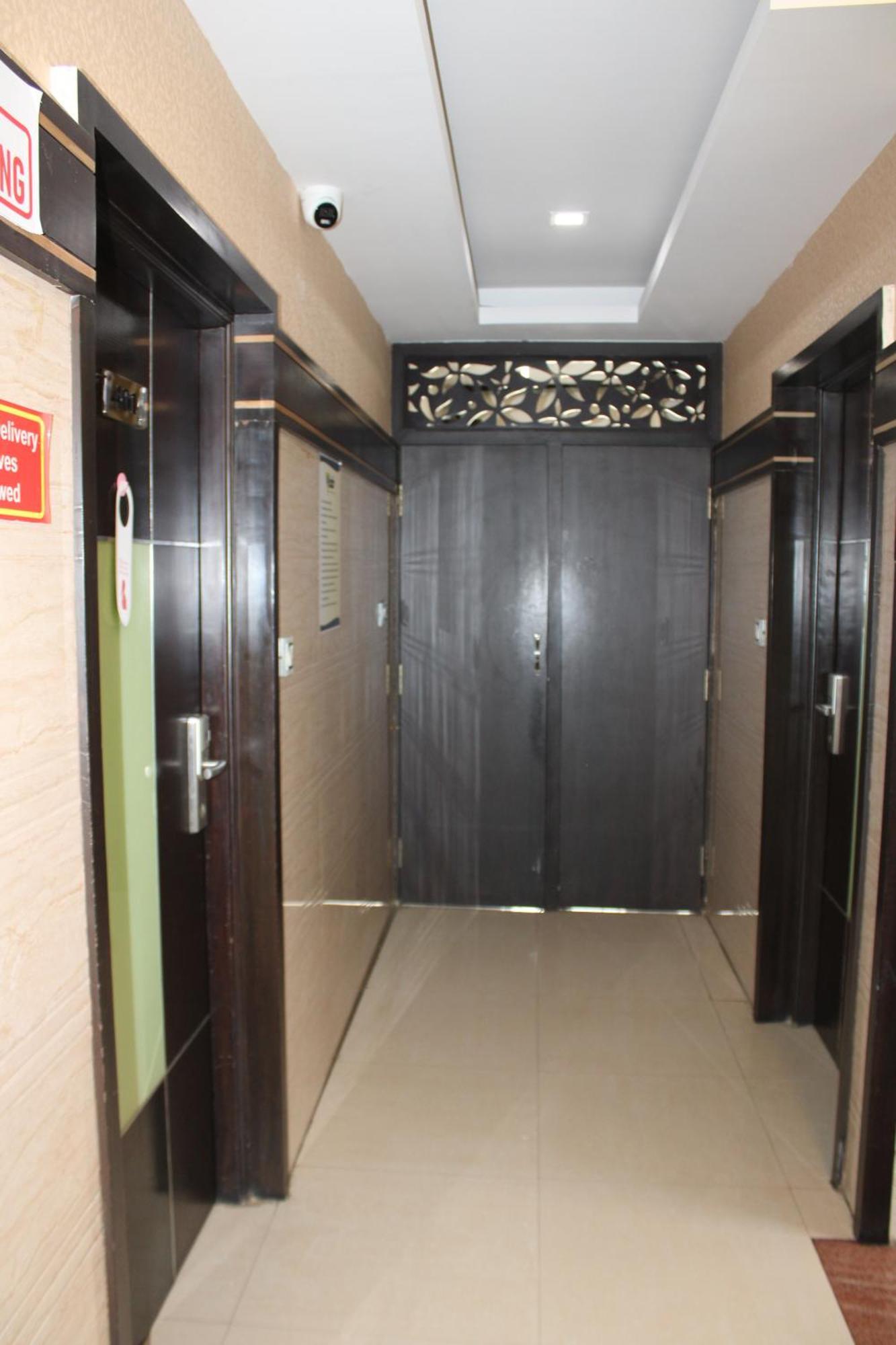 Vp International Hotel Bangalore Bagian luar foto