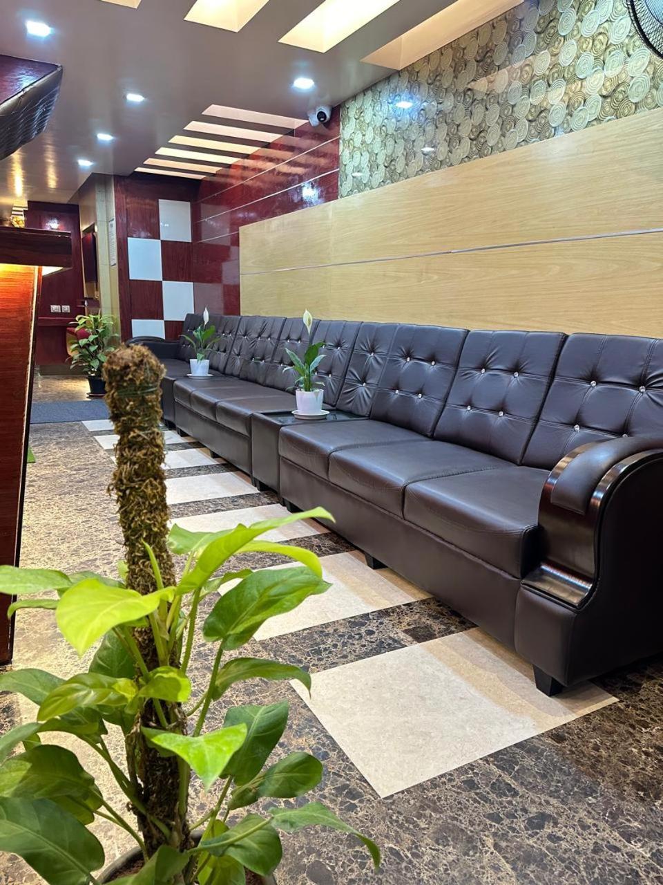 Vp International Hotel Bangalore Bagian luar foto